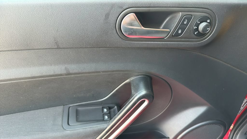 Used 2019 Volkswagen Beetle 2.0T S FWD image 19