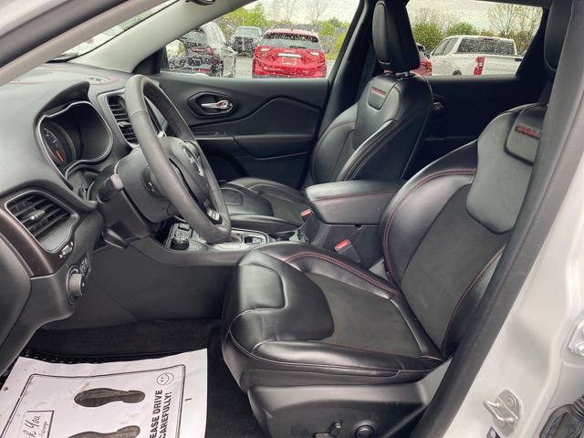 Used 2022 Jeep Cherokee Trailhawk AWD/4WD image 15