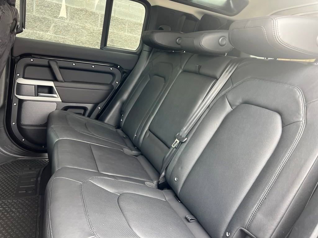 New 2024 Land Rover Defender 110 S image 9