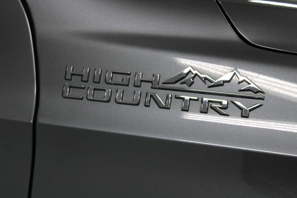 Used 2021 Chevrolet Suburban High Country RWD image 13