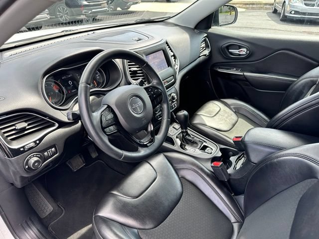 Used 2019 Jeep Cherokee Latitude Plus FWD image 13