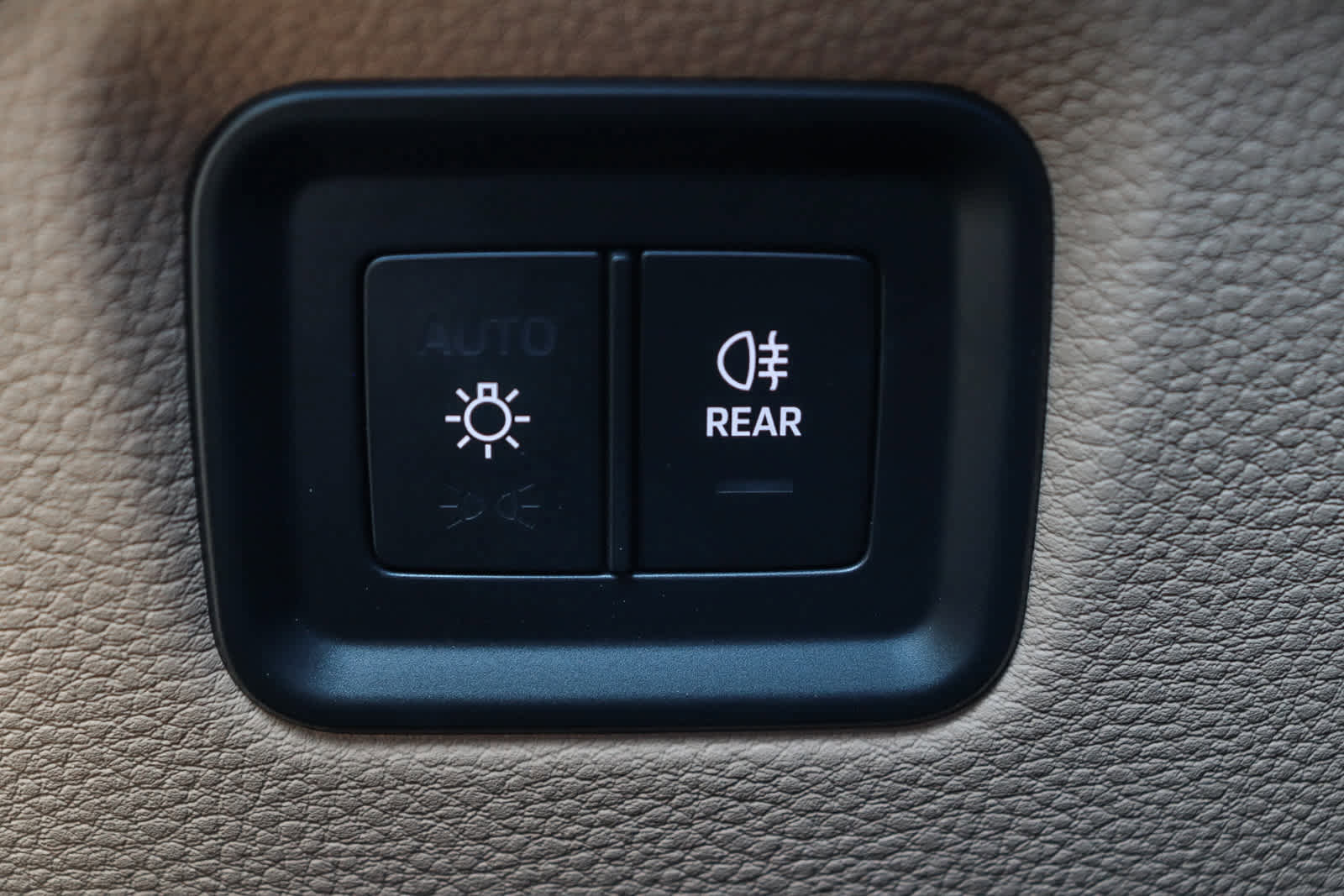 Used 2025 Porsche Cayenne Coupe image 33