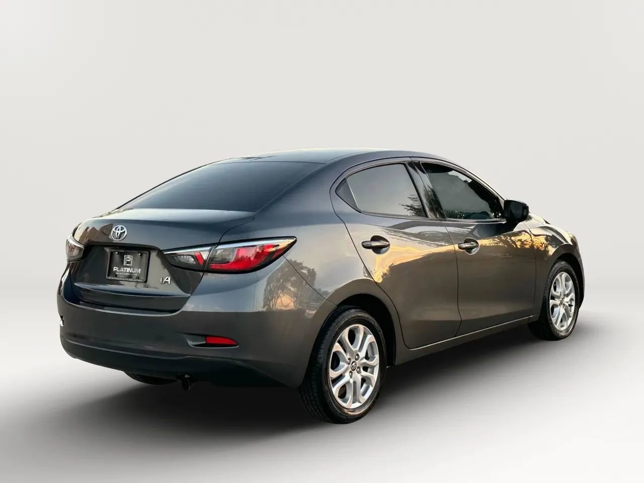 Used 2018 Toyota Yaris iA image 5