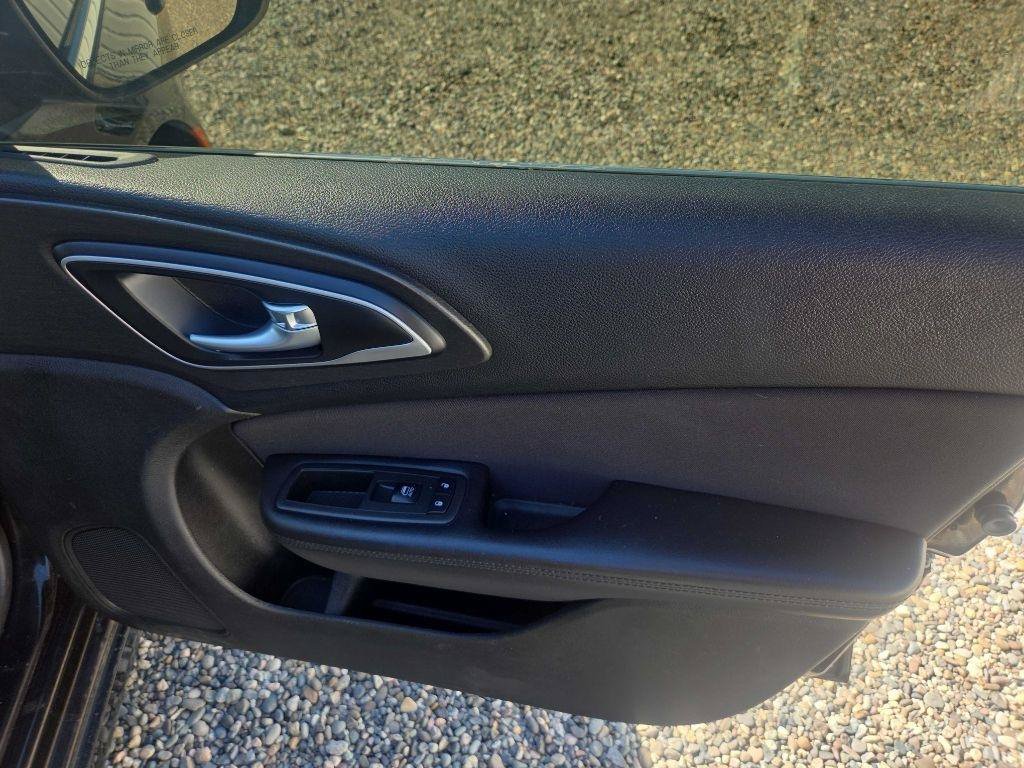 Used 2015 Chrysler 200 Limited w/ Convenience Group FWD image 19