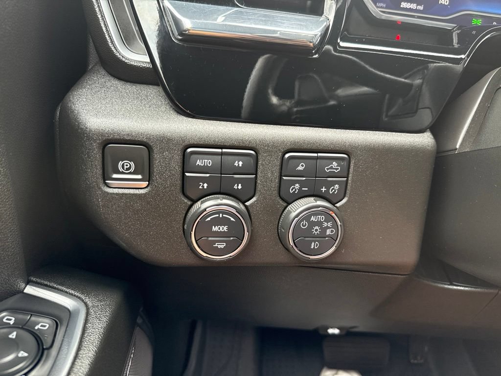 Used 2024 Chevrolet Silverado 1500 High Country w/ High Country Premium Package AWD/4WD image 19