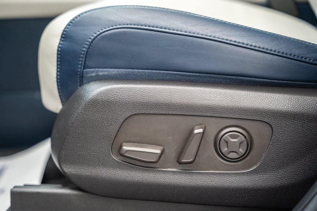 Used 2025 Kia Carnival SX FWD image 41