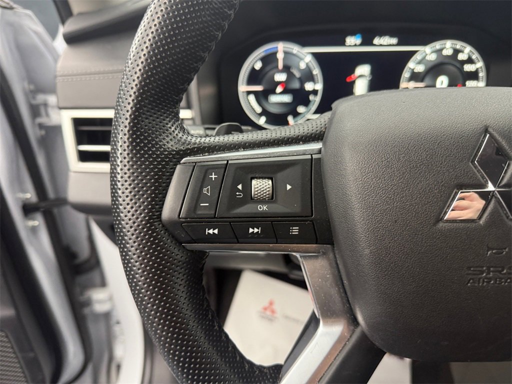 Used 2024 Mitsubishi Outlander 4WD Plug-In Hybrid image 28