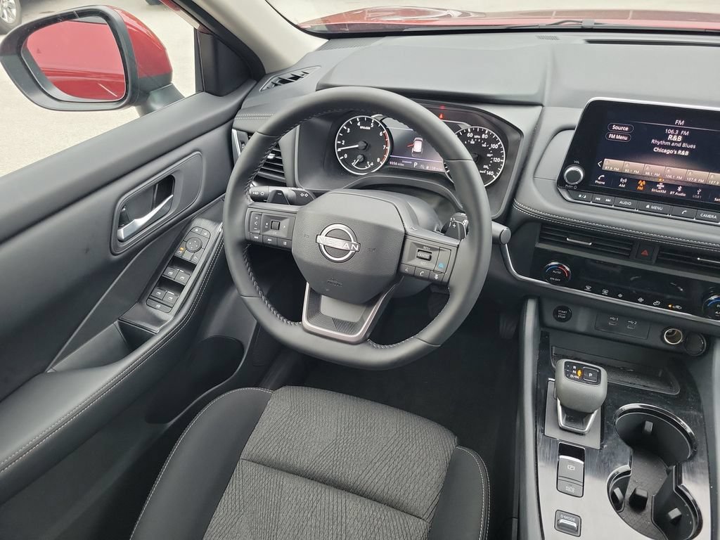 Used 2025 Nissan Rogue SV FWD image 13