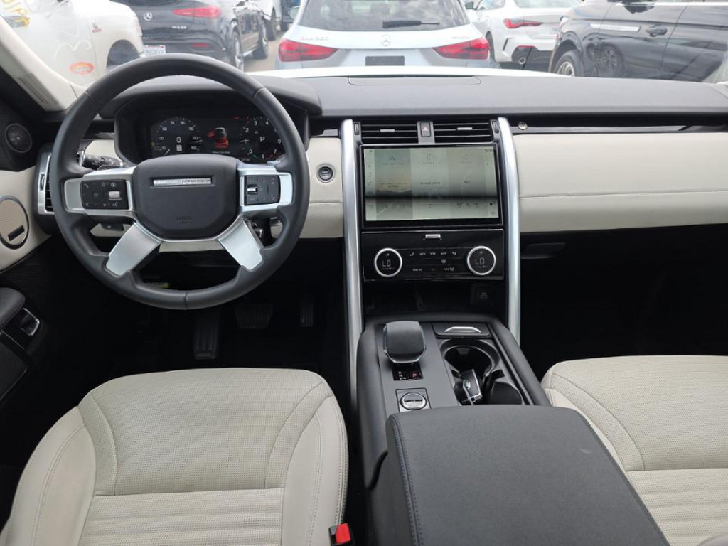 Used 2025 Land Rover Discovery S AWD/4WD image 6