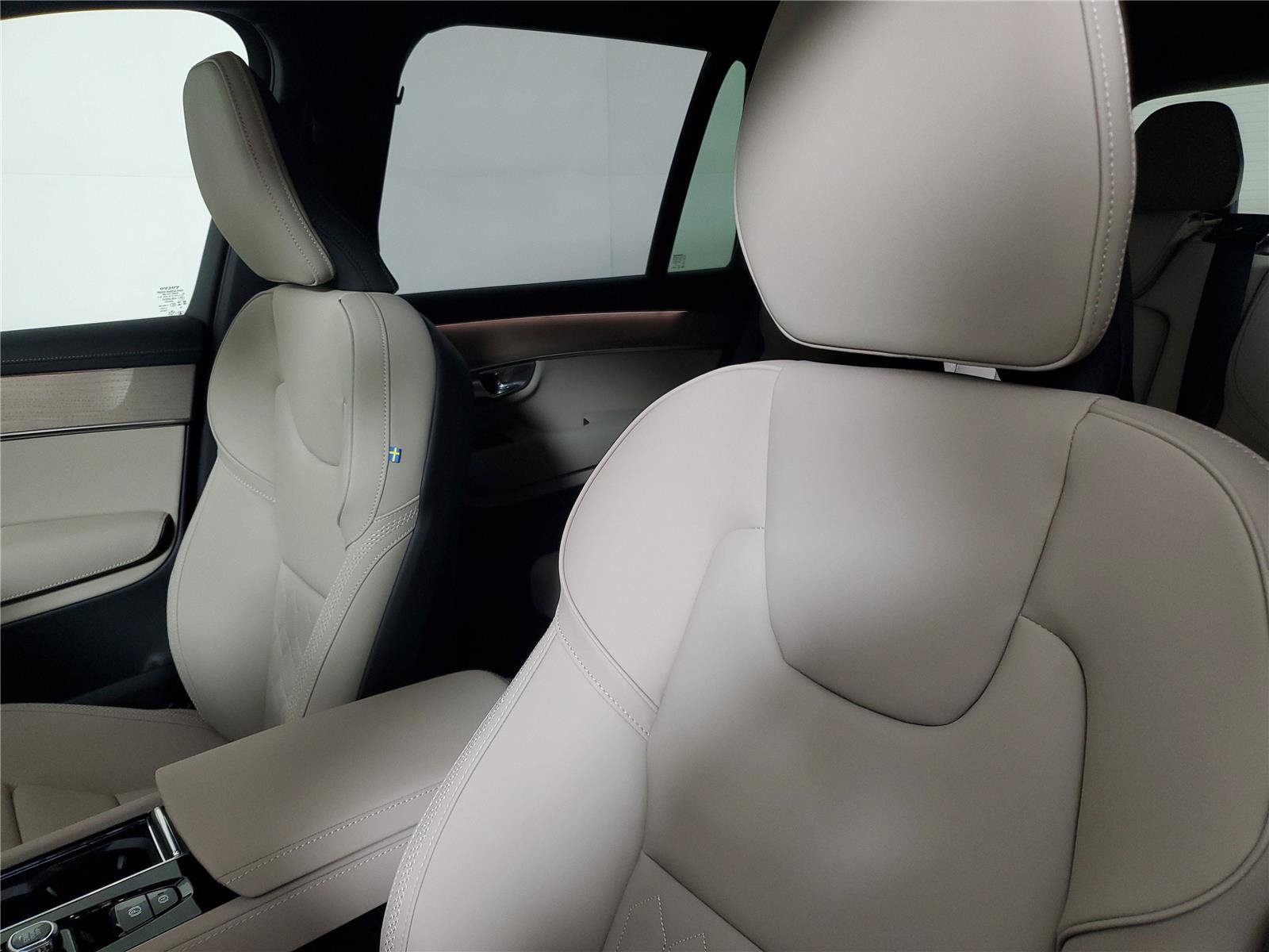 New 2026 Volvo XC90 B6 Plus w/ Protection Package Premier AWD/4WD image 24