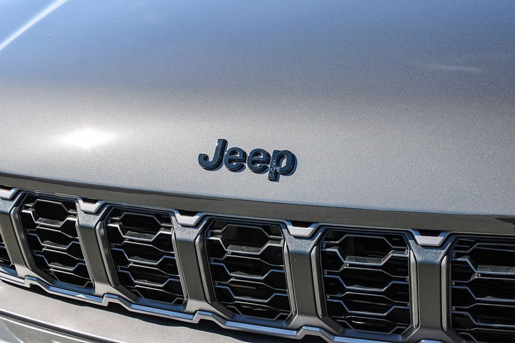 New 2026 Jeep Grand Cherokee Altitude RWD image 6