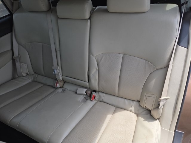 Used 2011 Subaru Outback 3.6R Limited AWD/4WD image 14