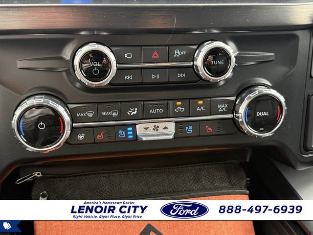 New 2026 Ford F250 Lariat w/ Black Appearance Package image 19