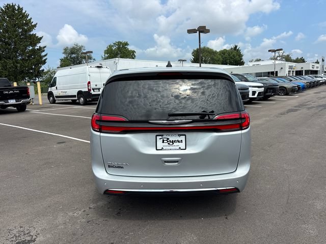 Used 2024 Chrysler Pacifica Touring-L FWD image 32