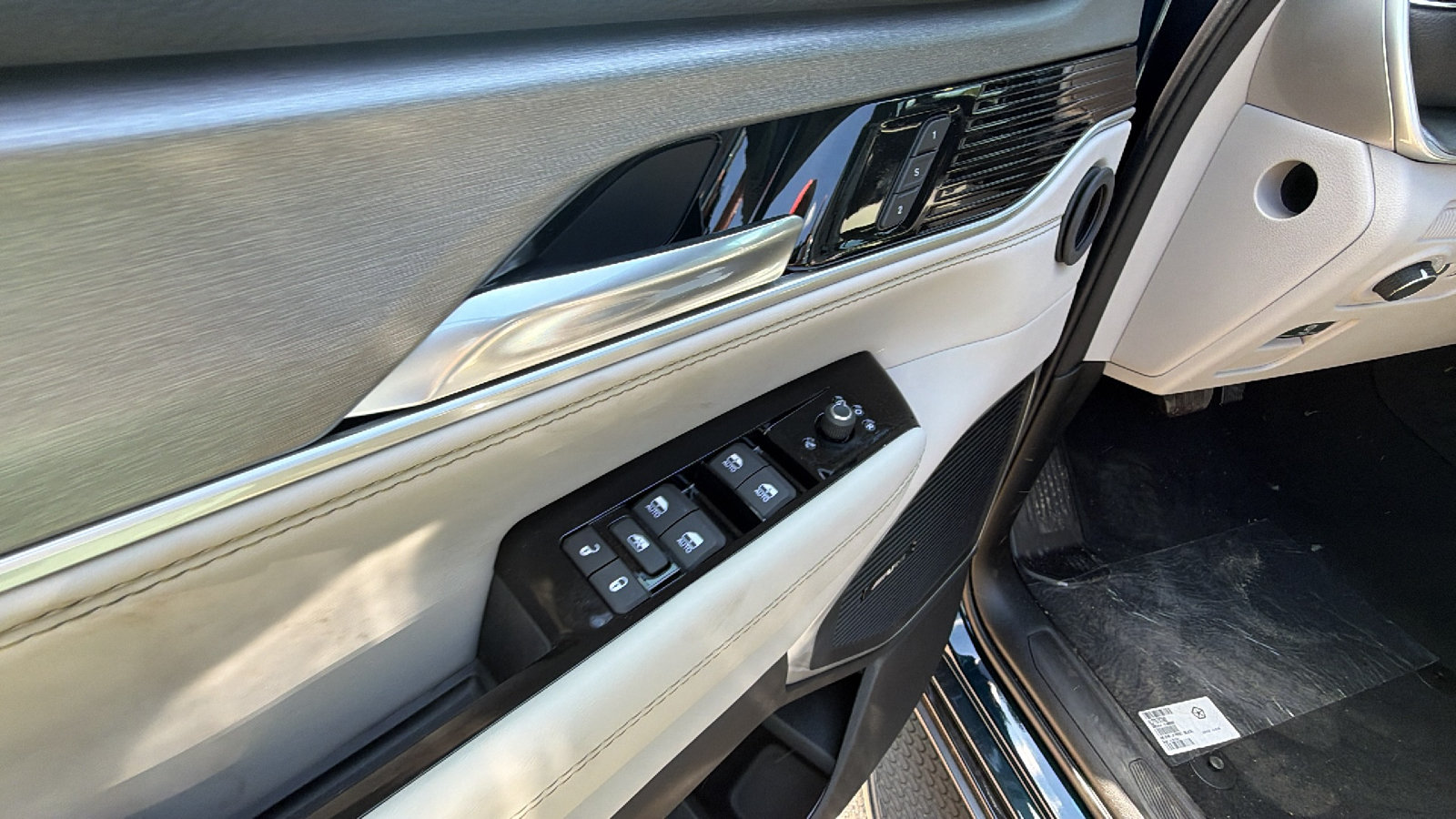 New 2026 Jeep Grand Wagoneer Limited AWD/4WD image 15