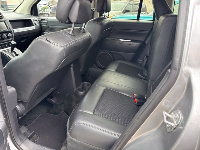 Used 2017 Jeep Compass Latitude FWD image 19