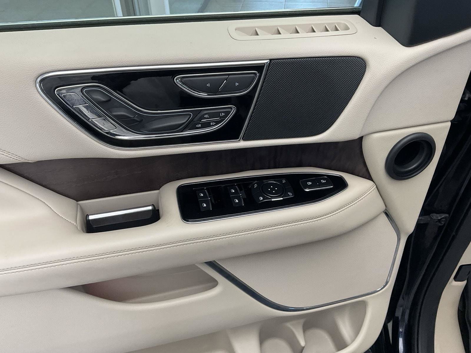 Used 2021 Lincoln Navigator Reserve AWD/4WD image 24