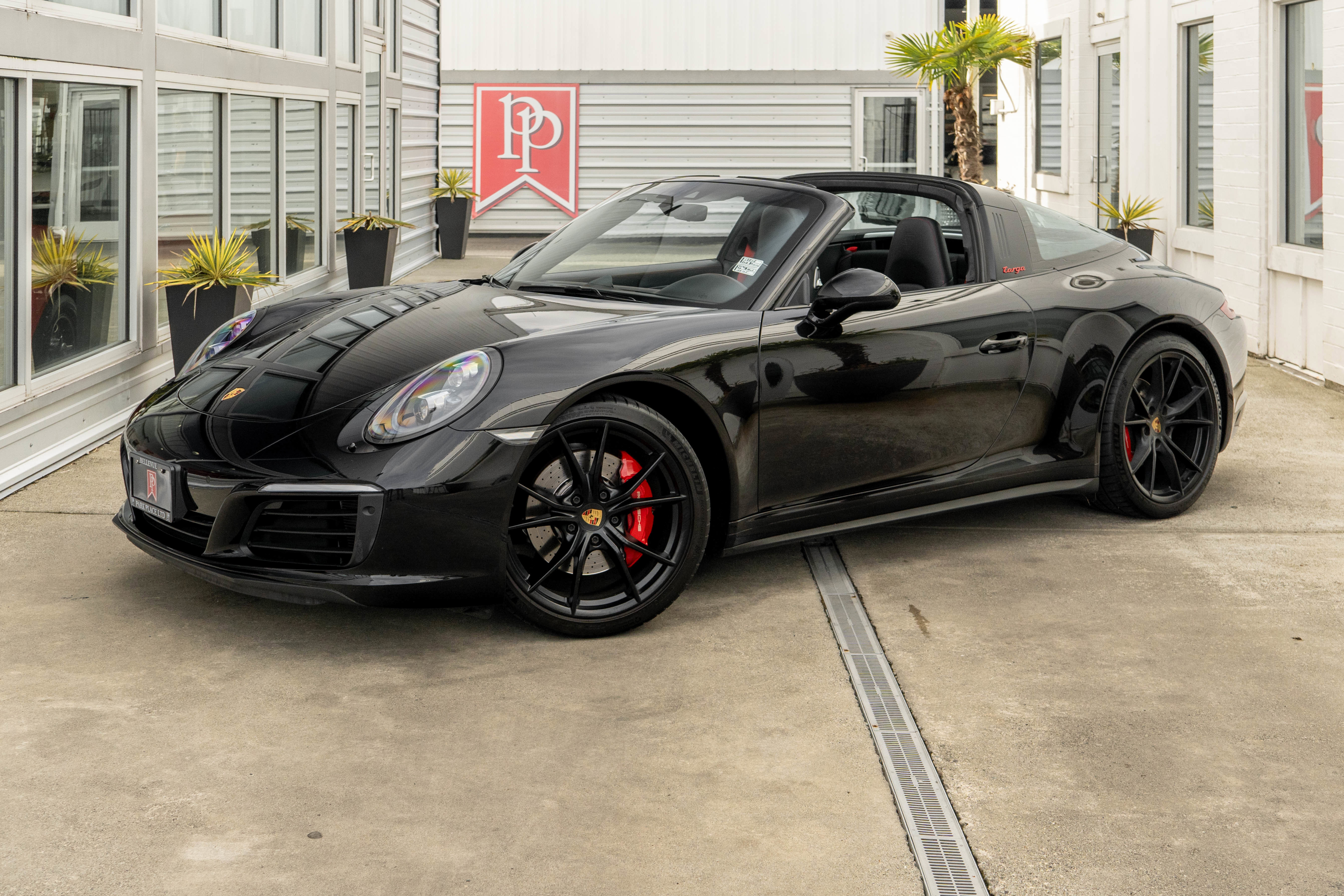 Used 2018 Porsche 911 Targa 4S AWD/4WD image 2