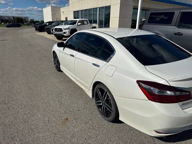 Used 2017 Honda Accord Sport image 5