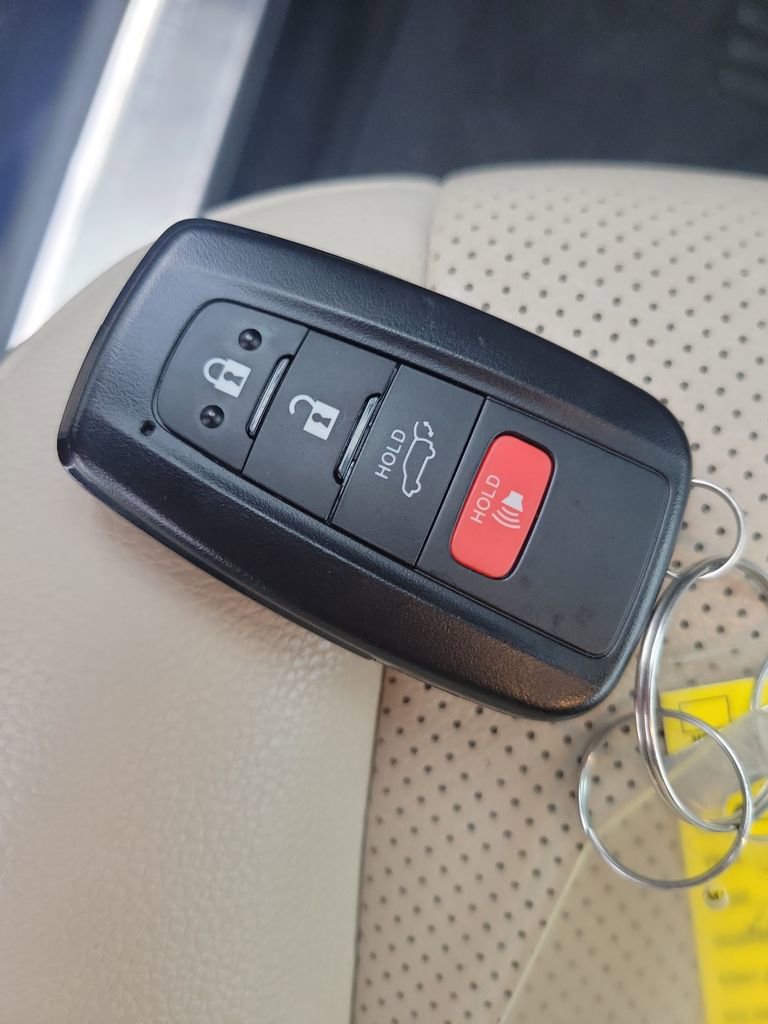 Used 2023 Toyota Highlander Limited FWD image 43