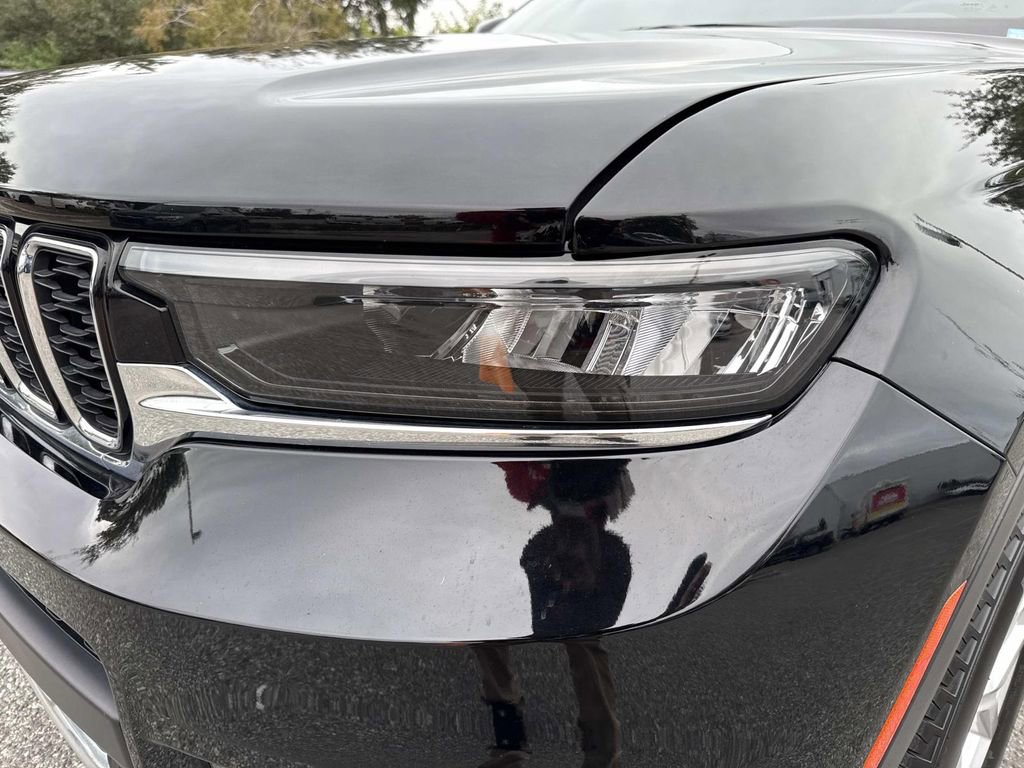 Used 2023 Jeep Grand Cherokee L Limited w/ Luxury Tech Group II image 10