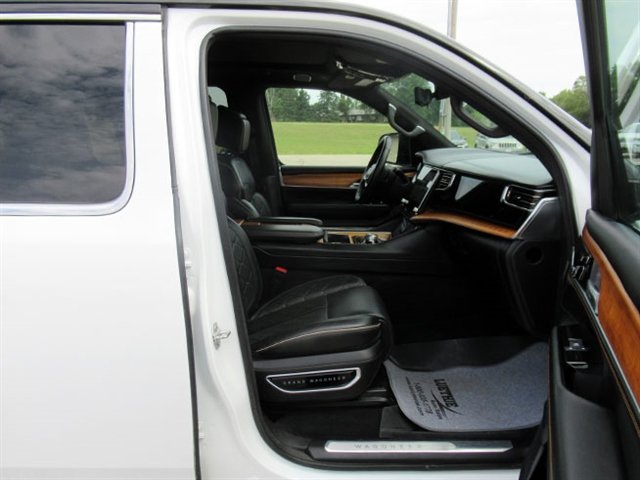Used 2024 Jeep Grand Wagoneer L Series III AWD/4WD image 15