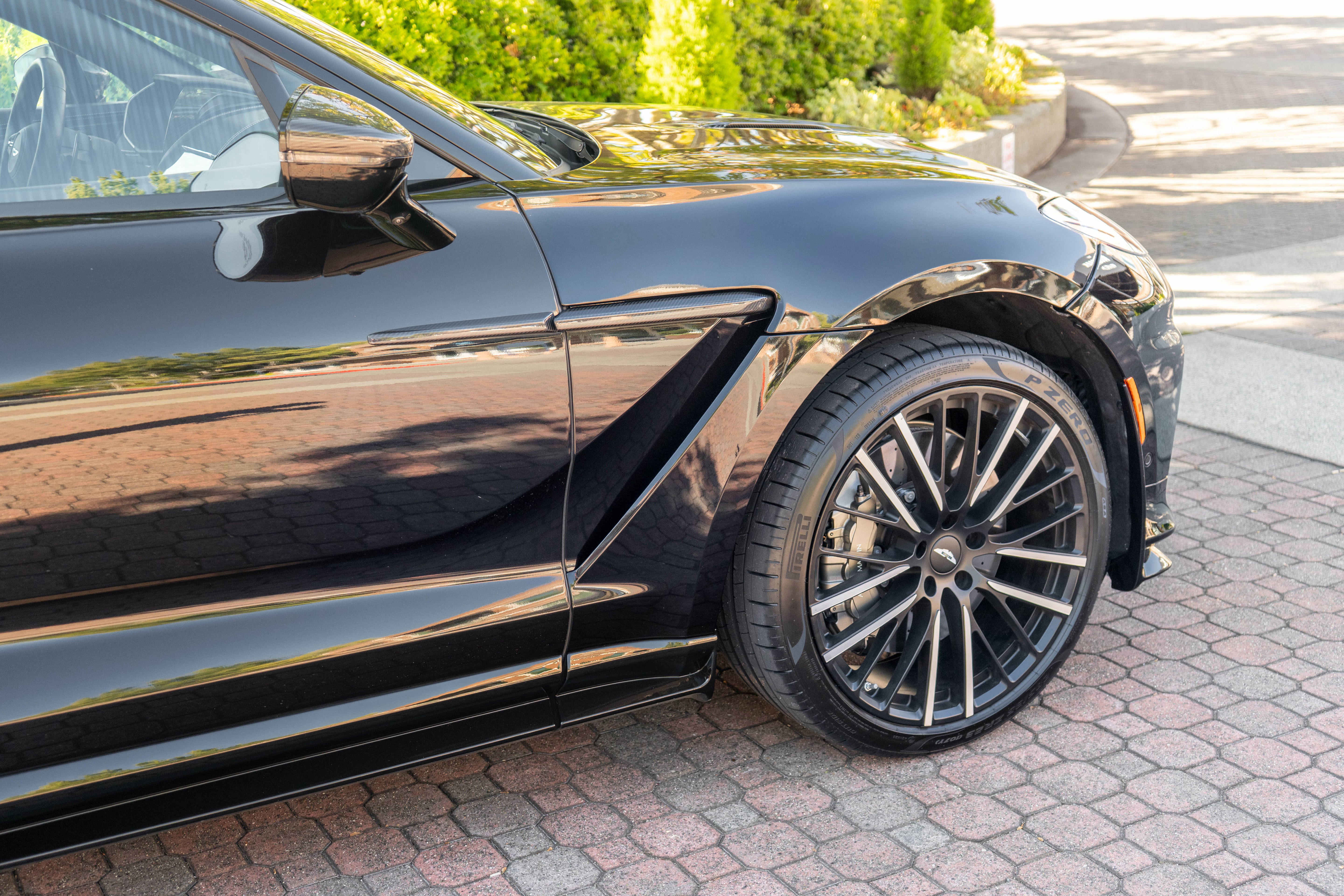 Used 2025 Aston Martin DBX 707 image 8