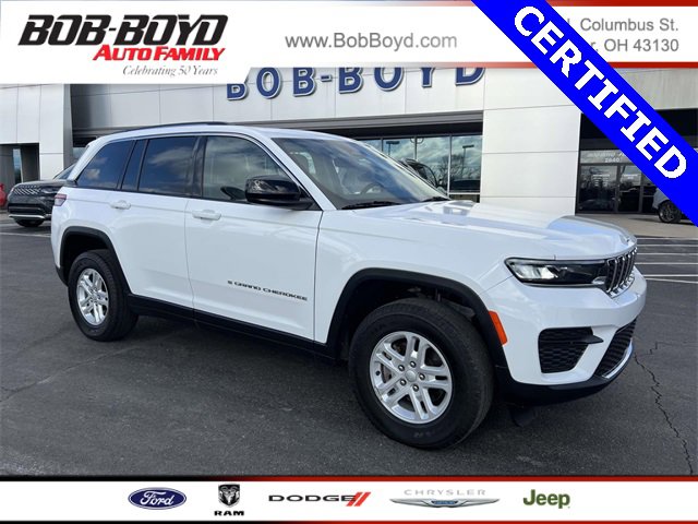 Used 2023 Jeep Grand Cherokee Laredo image 1