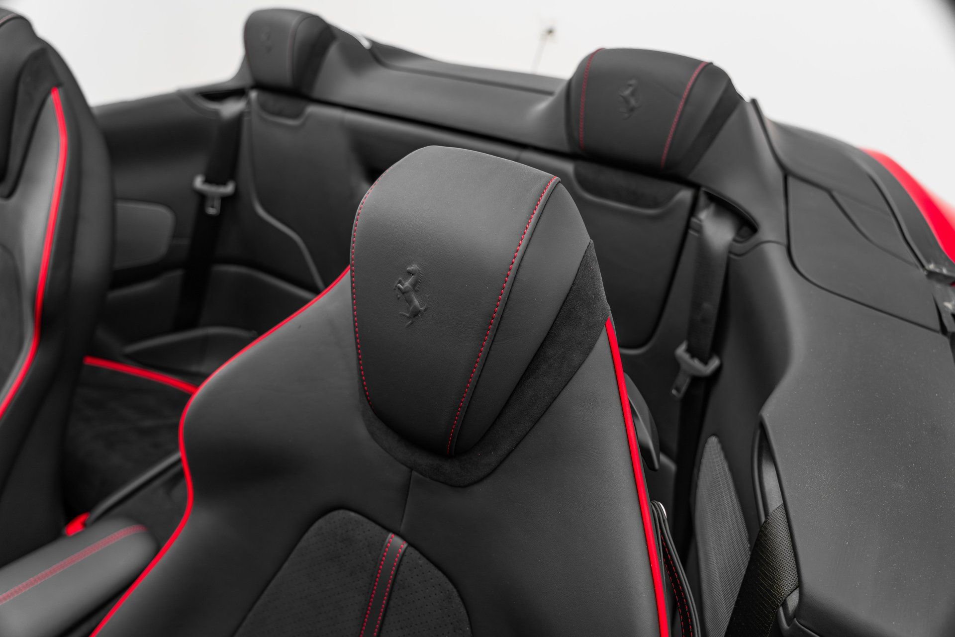 Certified 2025 Ferrari Roma Spider RWD image 35