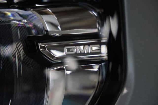 Used 2024 GMC Yukon XL Denali AWD/4WD image 9