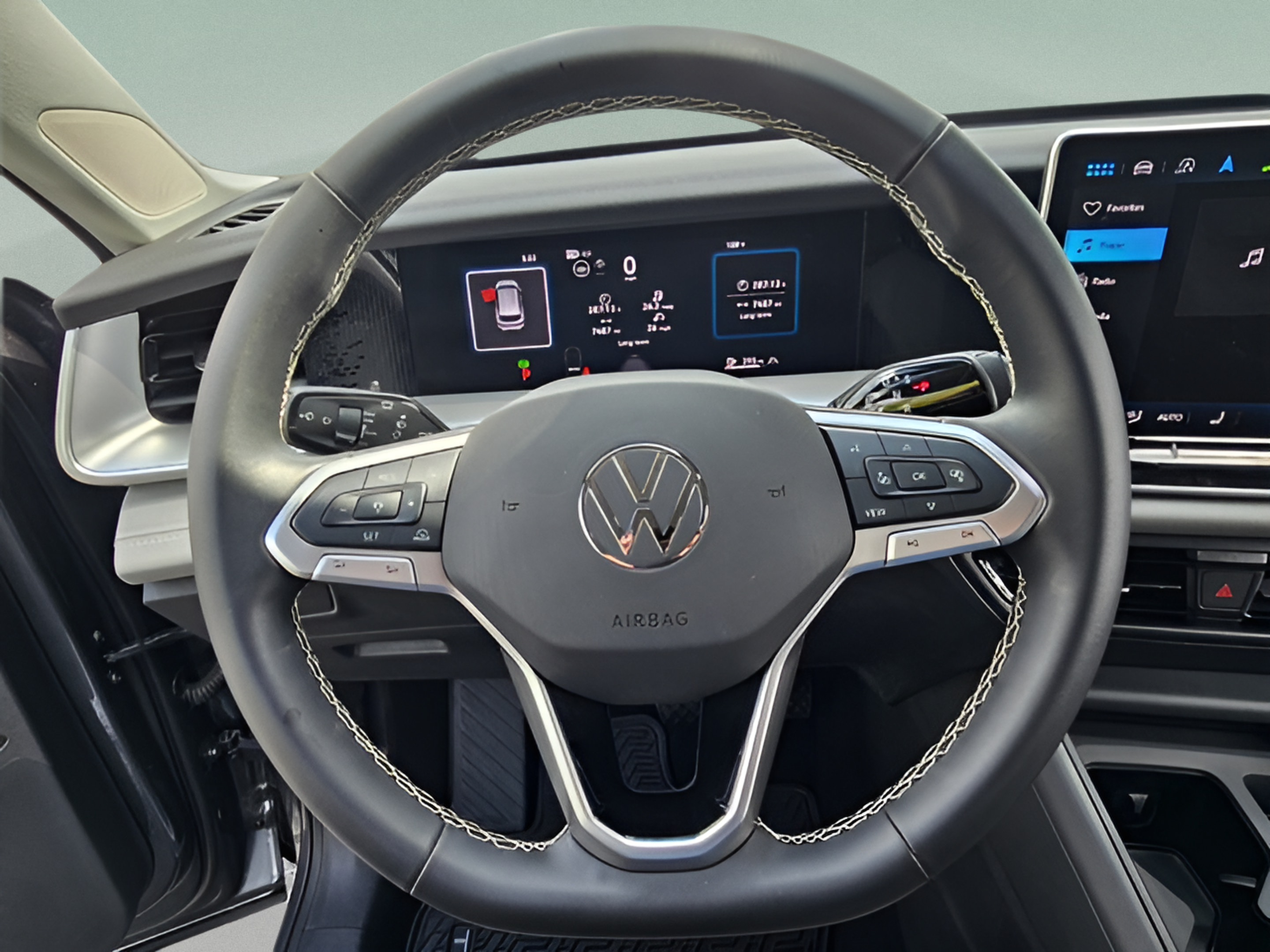 Used 2025 Volkswagen Tiguan SE AWD/4WD image 22