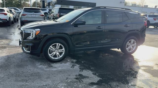 Used 2022 GMC Terrain SLE w/ Driver Convenience Package image 5
