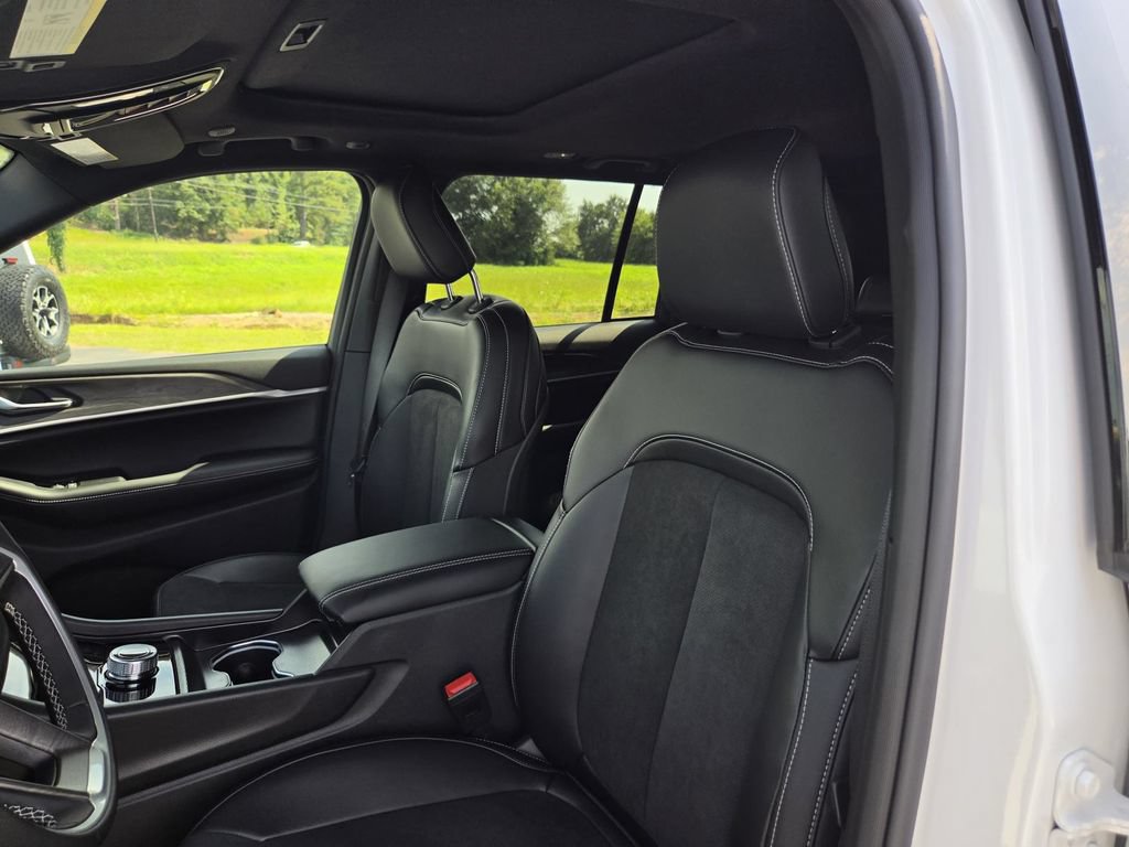 New 2026 Jeep Grand Cherokee Altitude RWD image 12