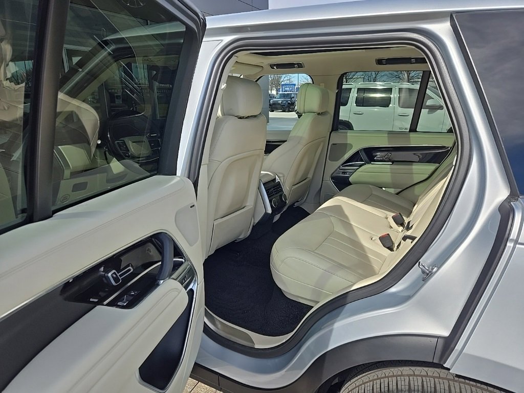 Used 2023 Land Rover Range Rover SE image 17