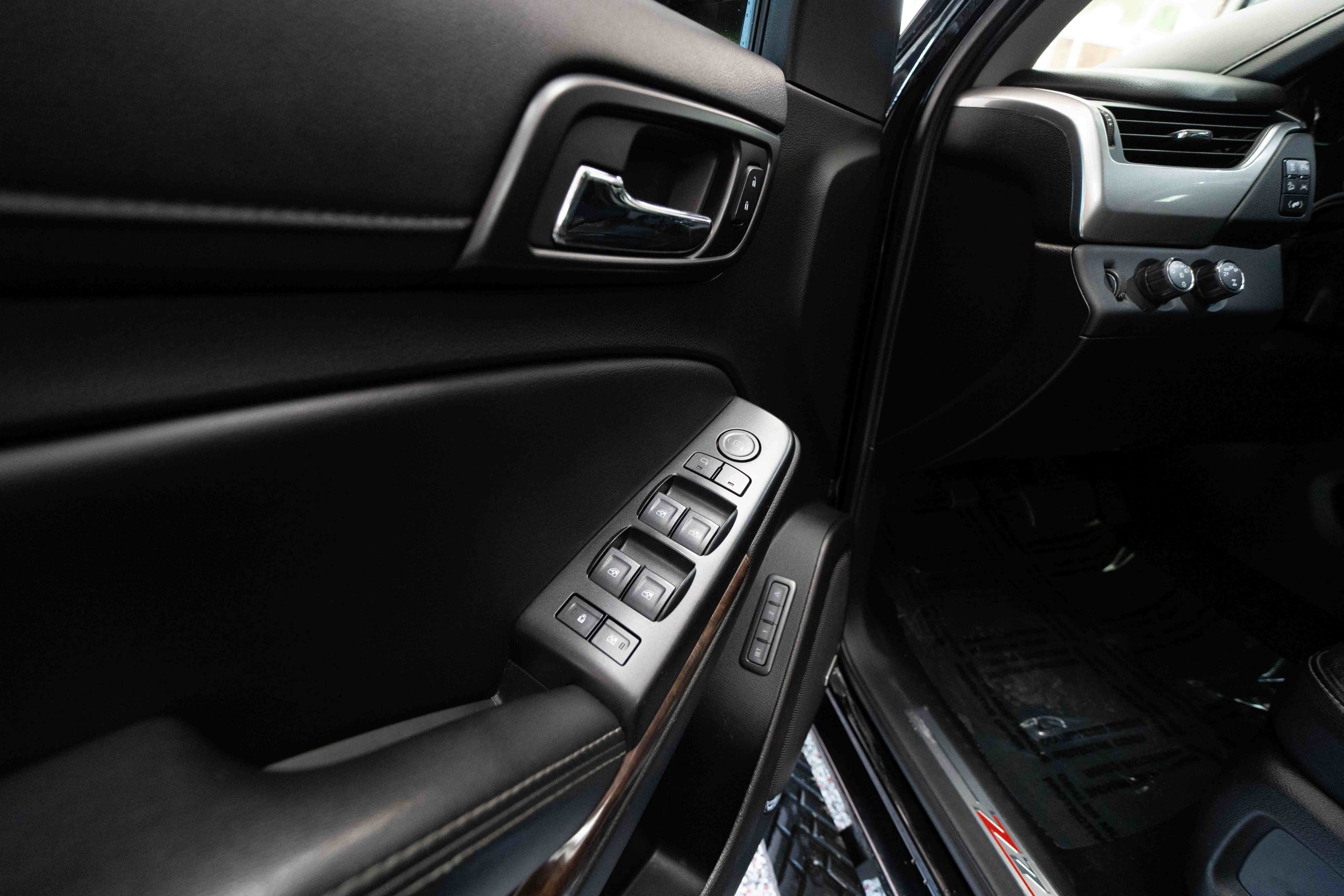 Used 2018 Chevrolet Tahoe LT w/ Z71 Midnight Edition AWD/4WD image 7