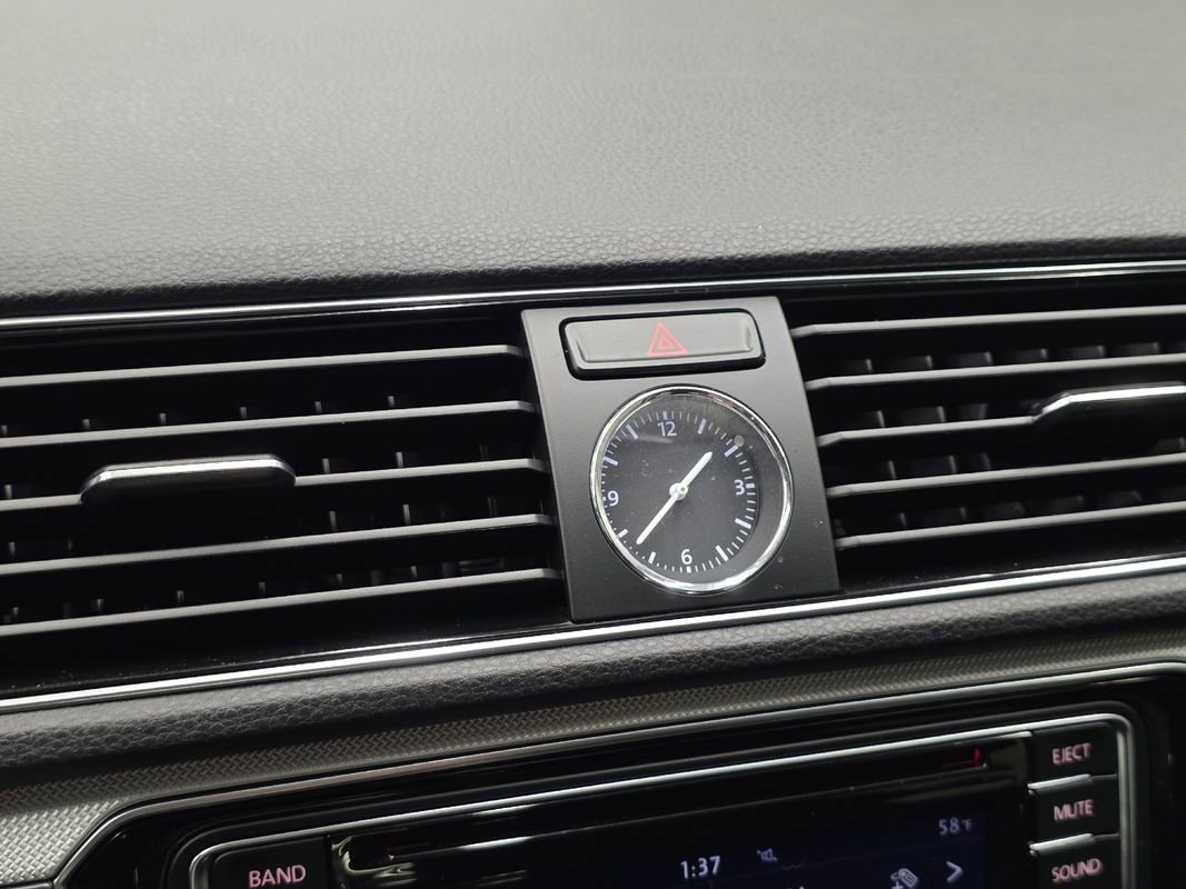 Used 2017 Volkswagen Passat 1.8T R-Line w/ R-Line Lighting Package image 39