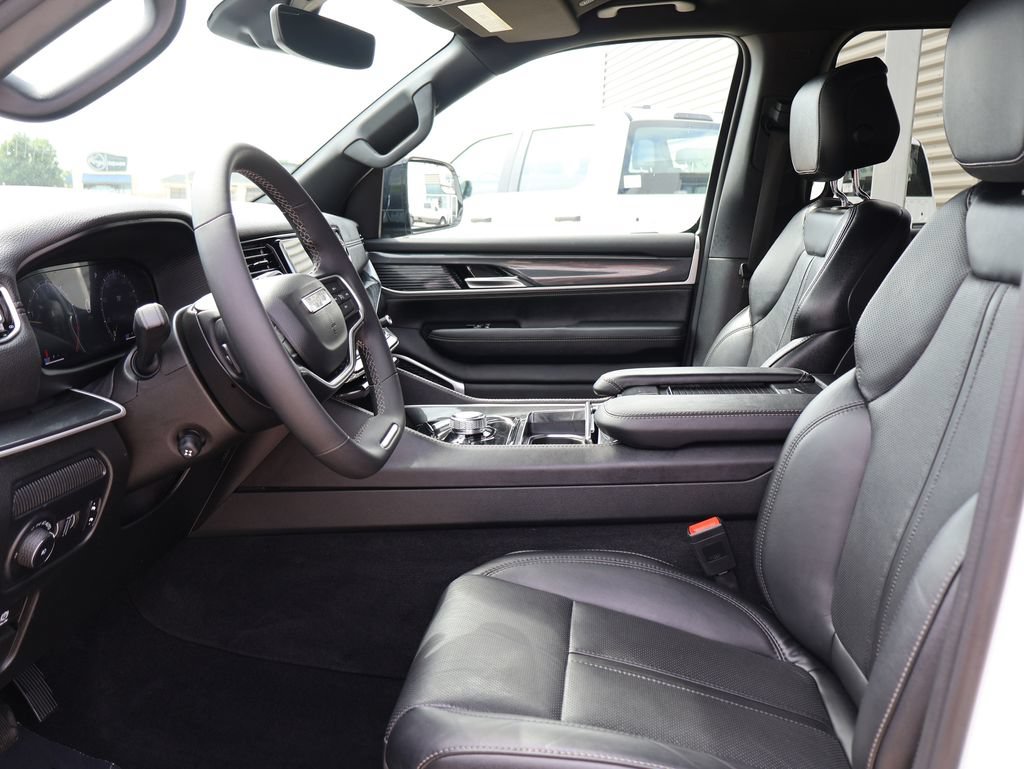 Used 2023 Jeep Wagoneer 4WD image 23