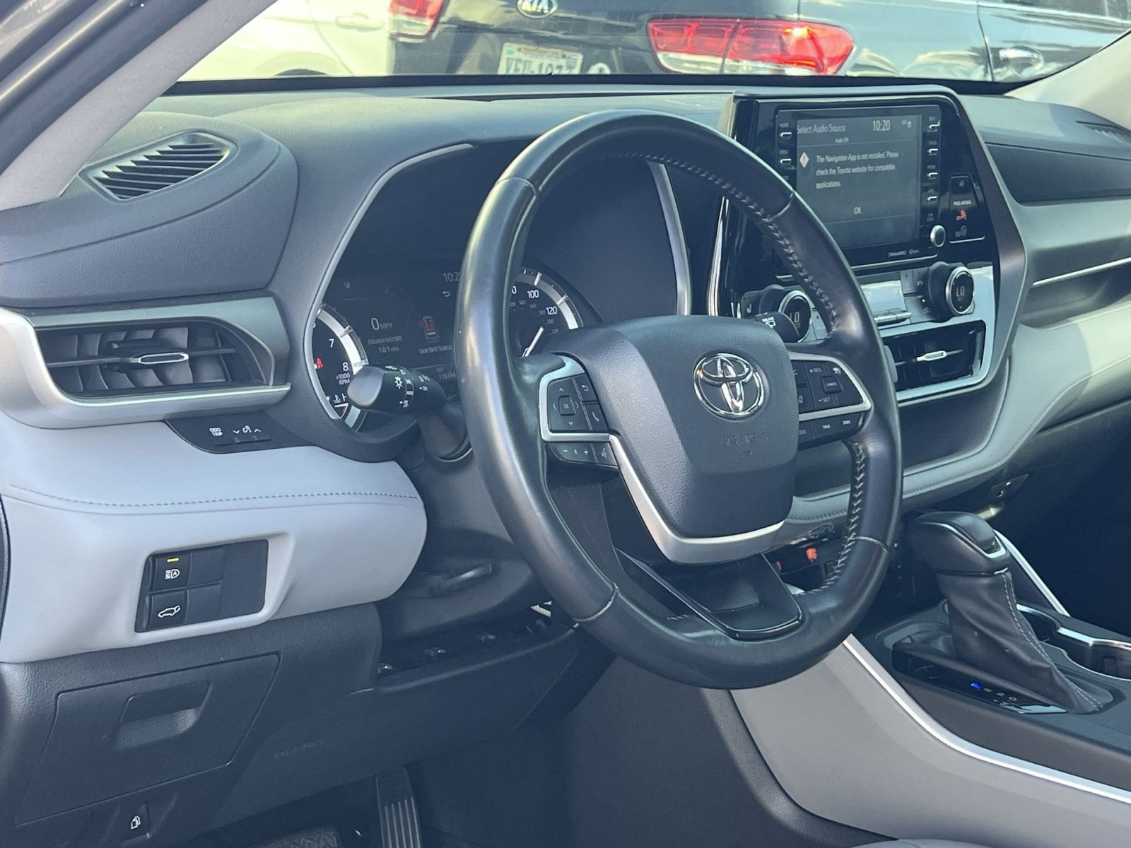 Used 2022 Toyota Highlander XLE AWD/4WD image 16