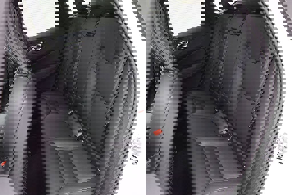 Used 2025 Volvo XC60 B5 Core image 12