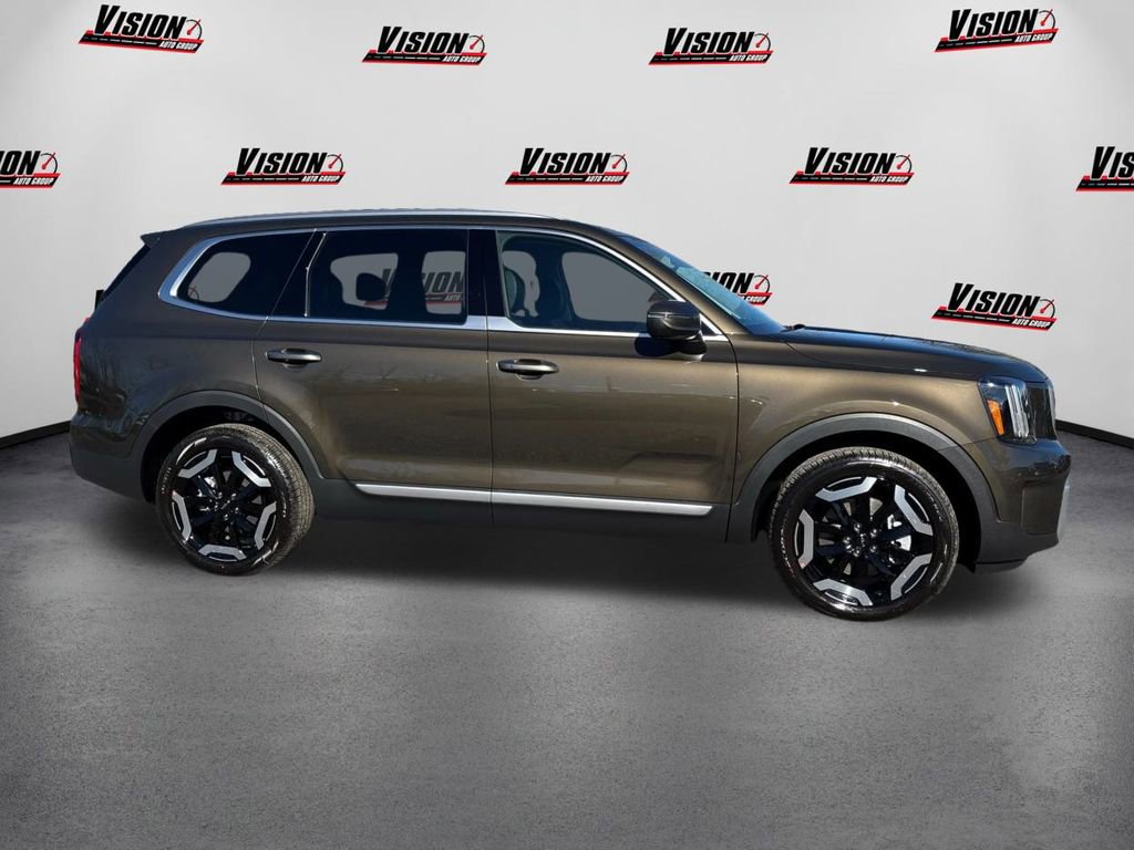 New 2025 Kia Telluride S image 4