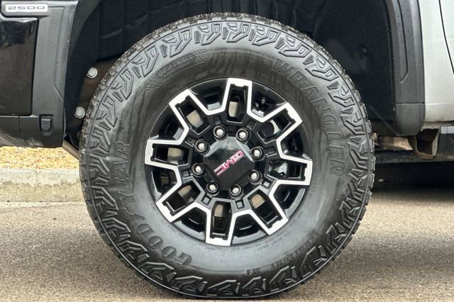 Used 2025 GMC Sierra 2500 AT4X image 28