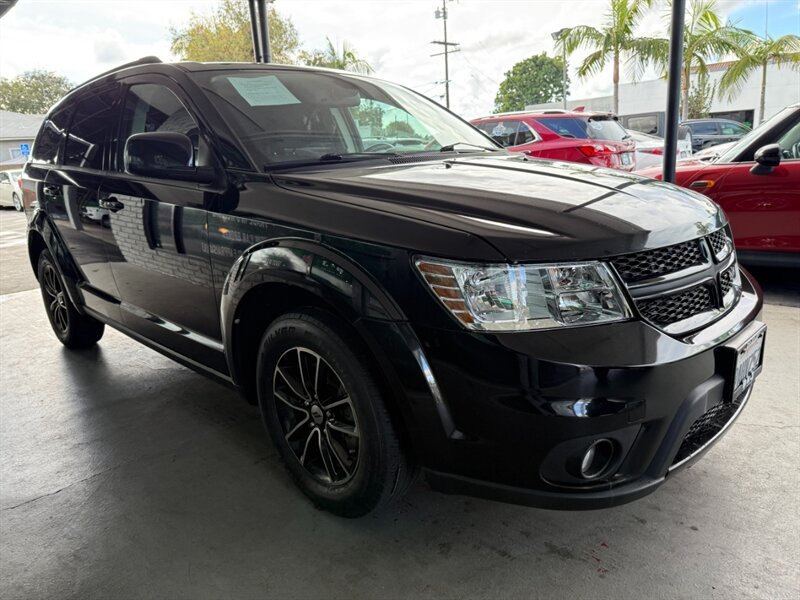 Used 2019 Dodge Journey SE w/ Premium Group FWD image 8