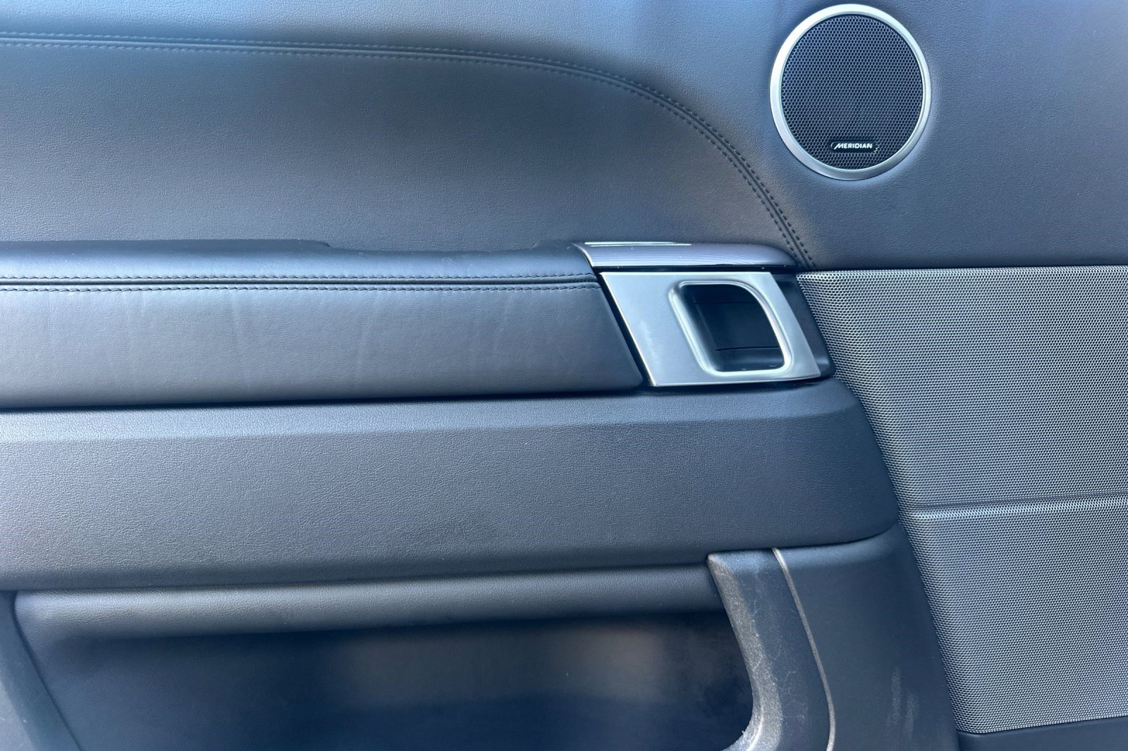 Used 2020 Land Rover Range Rover Sport HSE image 12