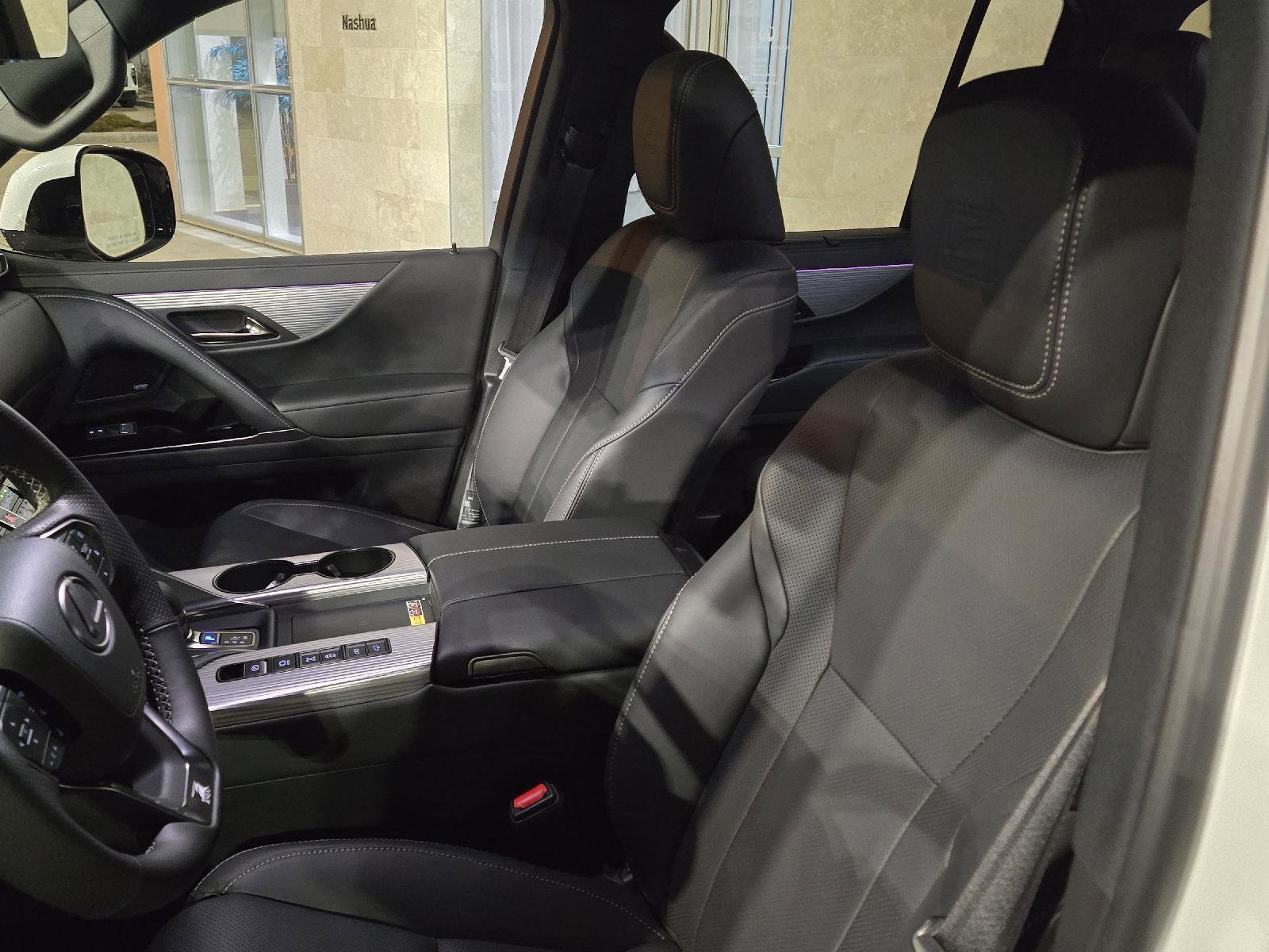 Used 2025 Lexus LX 700h F Sport image 8