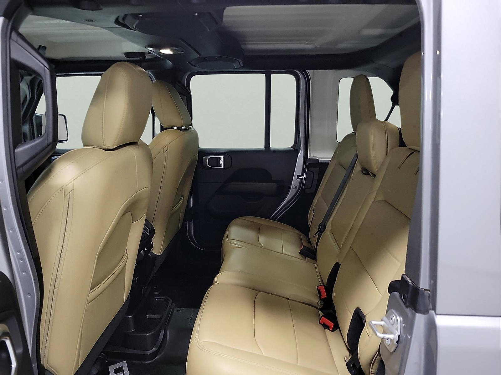 Used 2018 Jeep Wrangler Unlimited Sahara image 8