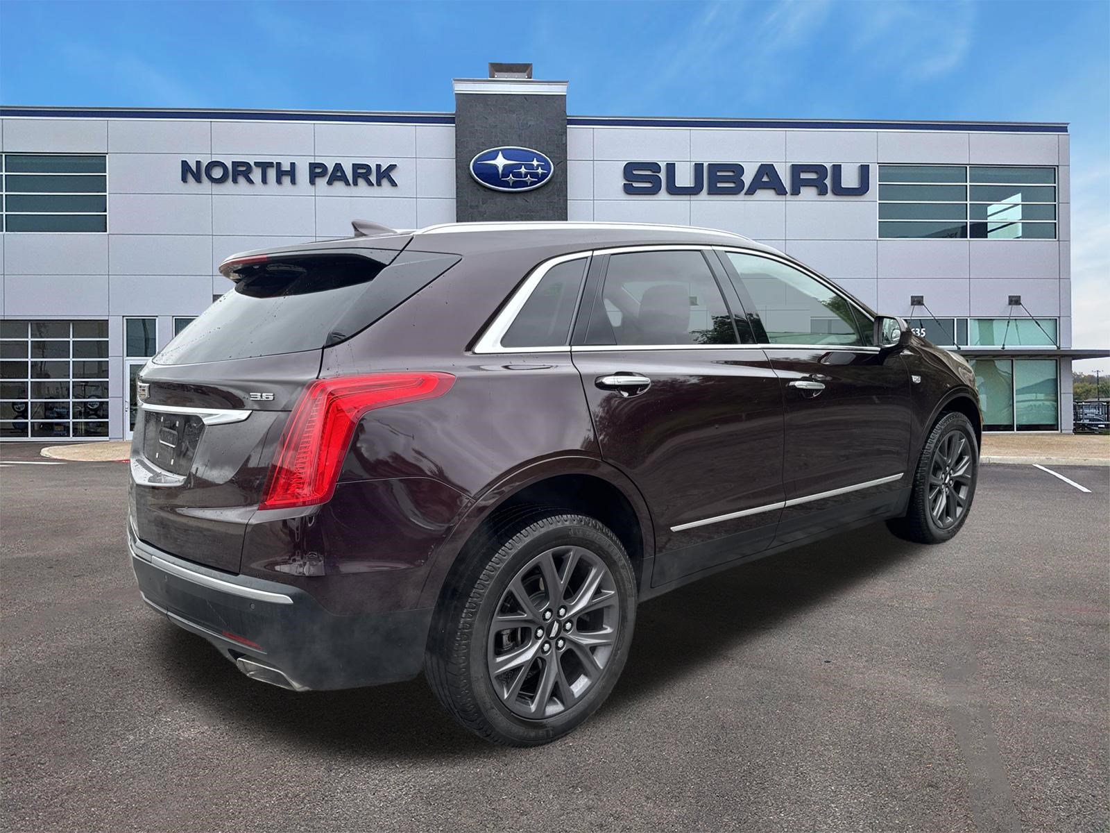 Used 2018 Cadillac XT5 Luxury AWD/4WD image 3