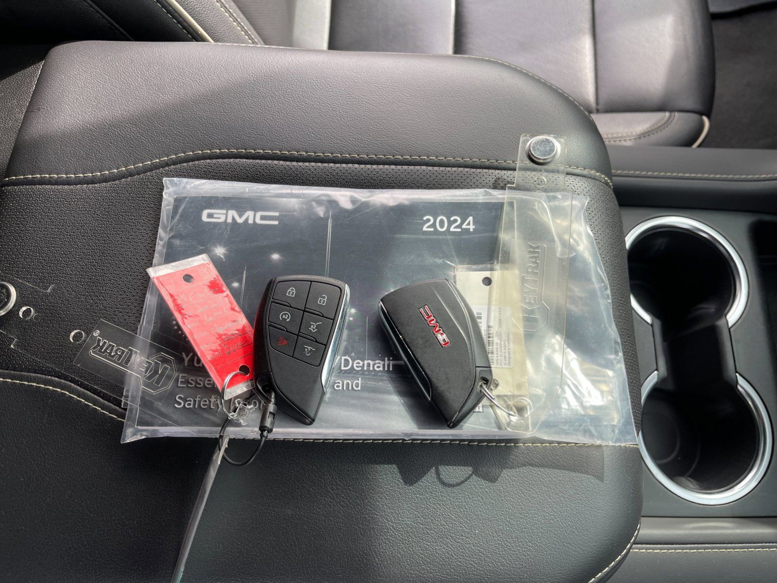 Used 2024 GMC Yukon SLT image 9