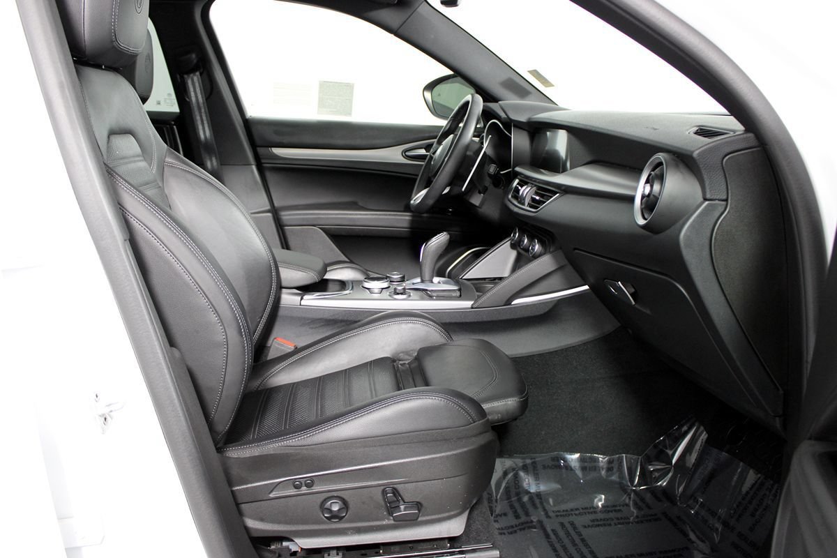 Used 2023 Alfa Romeo Stelvio Veloce AWD/4WD image 10