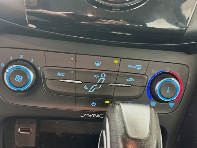 Used 2015 Ford Focus SE image 14