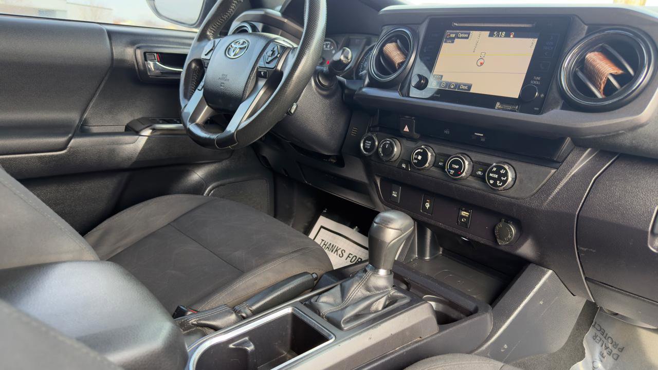 Used 2017 Toyota Tacoma TRD Sport w/ Tow Package (A/T) image 32
